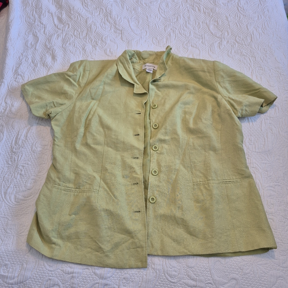 Avenue women's 20 linen blens short sleeve lined shirt nice light green shade